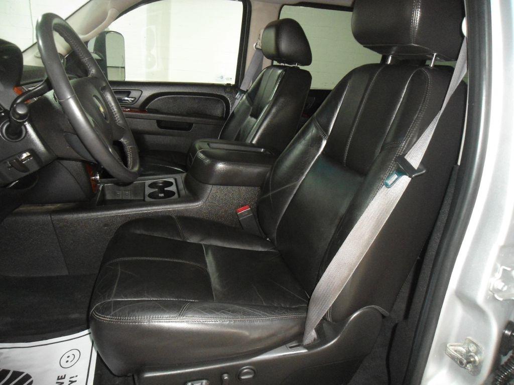 Chevrolet Silverado 2500HD 4WD Crew Cab 153.7" LTZ 2011
