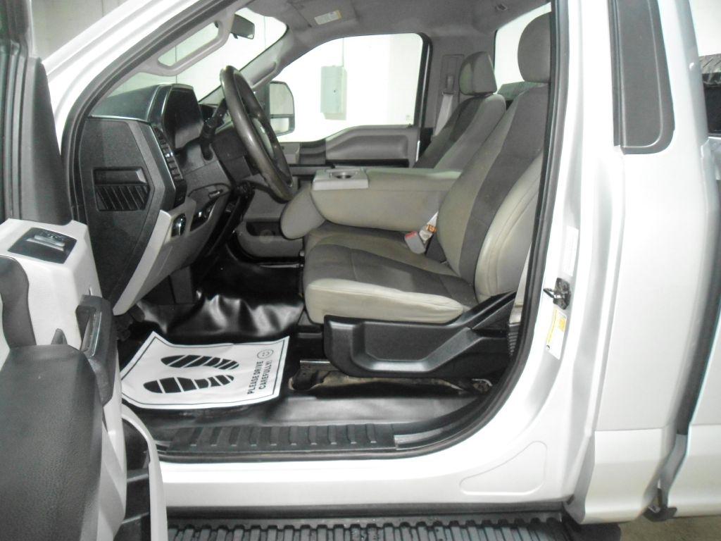 Ford F-150 4WD Reg Cab 141" XLT 2016