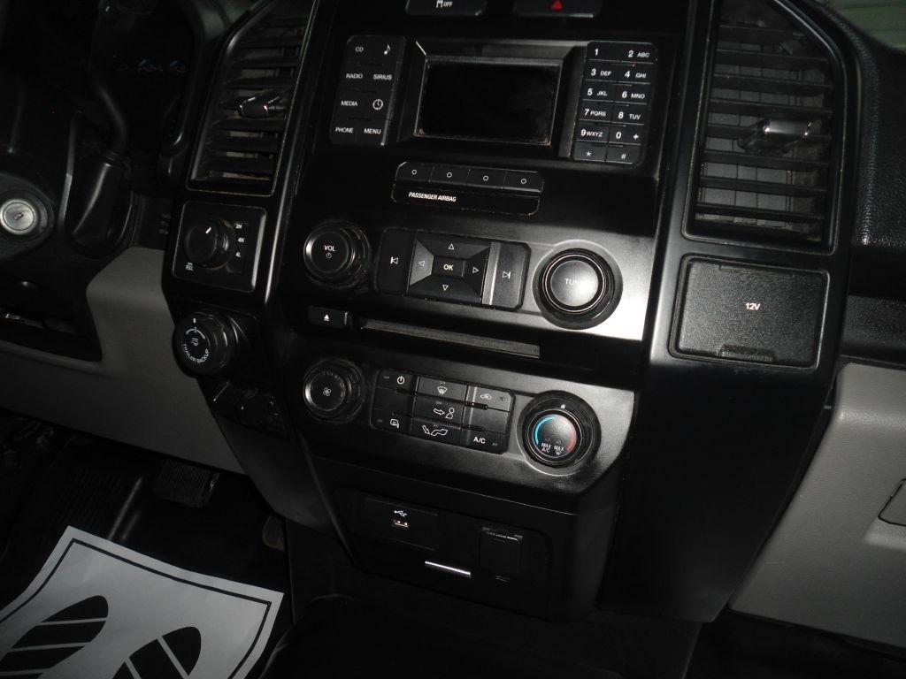 Ford F-150 4WD Reg Cab 141" XLT 2016
