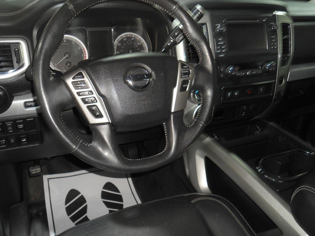 Nissan Titan 4x4 Crew Cab Platinum Reserve 2018