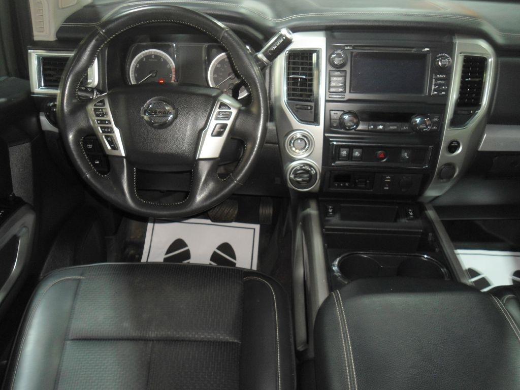 Nissan Titan 4x4 Crew Cab Platinum Reserve 2018