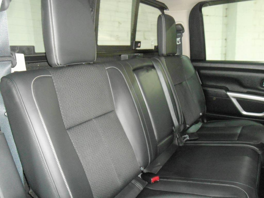 Nissan Titan 4x4 Crew Cab Platinum Reserve 2018
