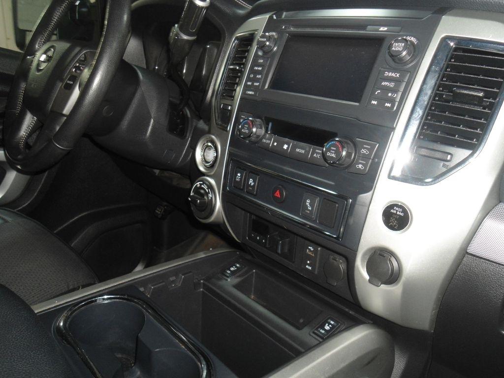 Nissan Titan 4x4 Crew Cab Platinum Reserve 2018
