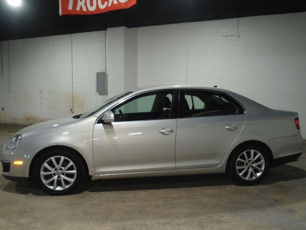 Volkswagen Jetta Sedan 4dr Auto Limited PZEV 2010