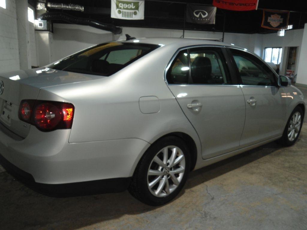 Volkswagen Jetta Sedan 4dr Auto Limited PZEV 2010