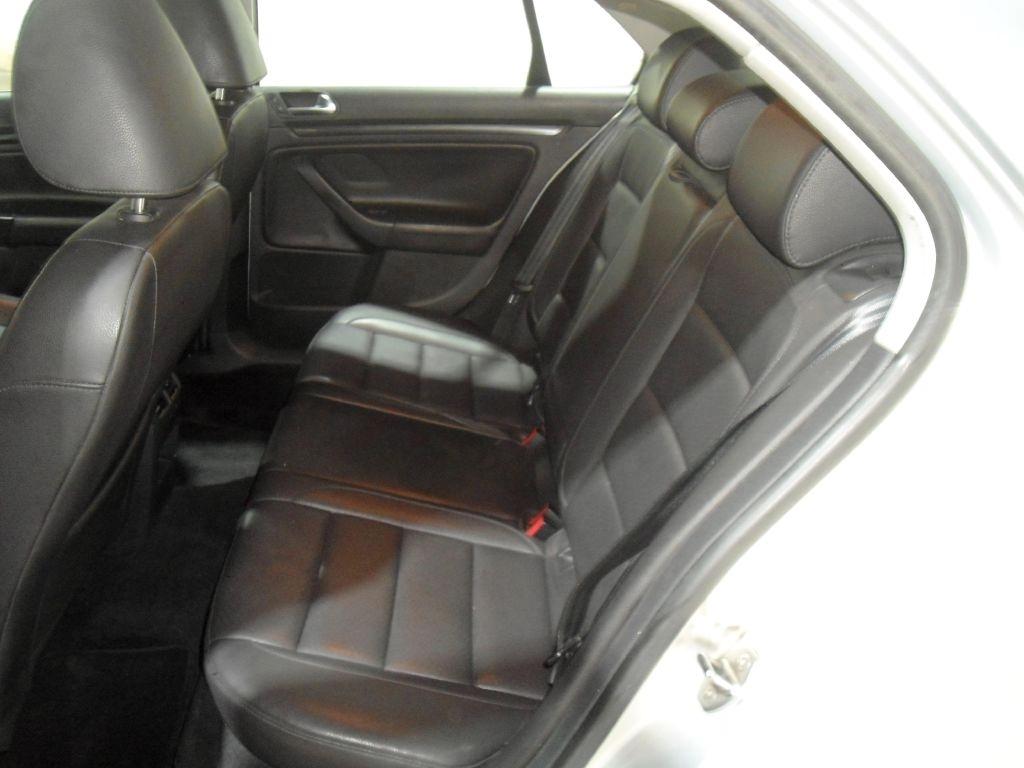 Volkswagen Jetta Sedan 4dr Auto Limited PZEV 2010