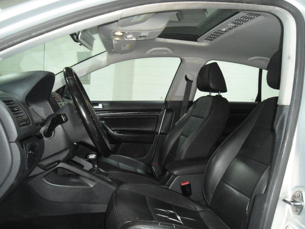 Volkswagen Jetta Sedan 4dr Auto Limited PZEV 2010