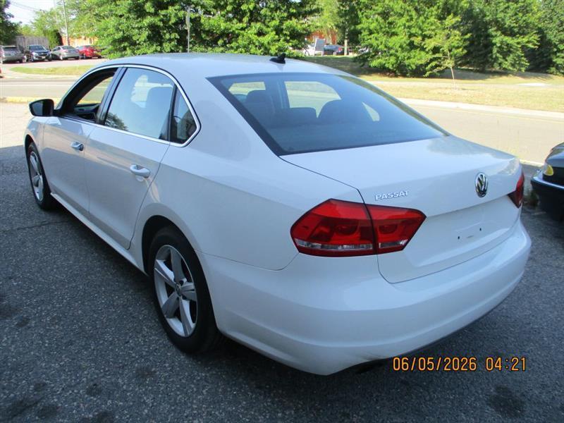 Volkswagen Passat 1.8T S AT 2014