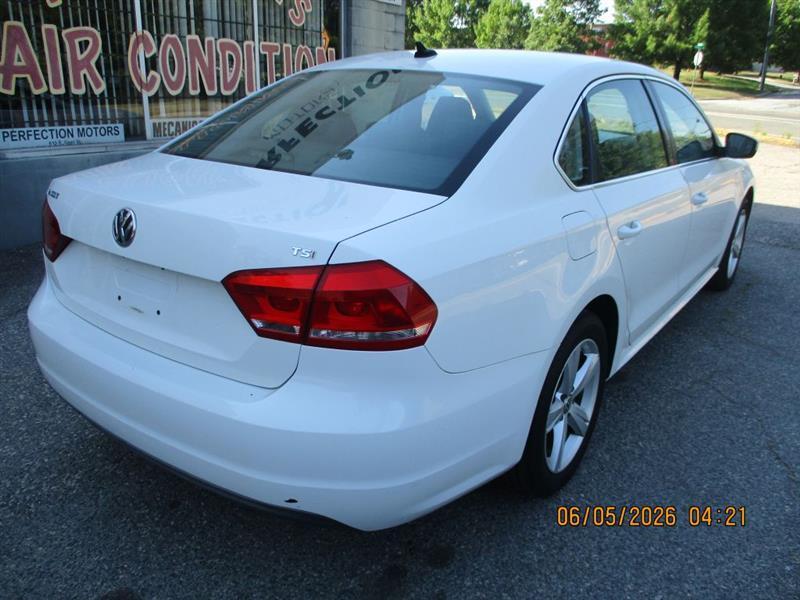 Volkswagen Passat 1.8T S AT 2014