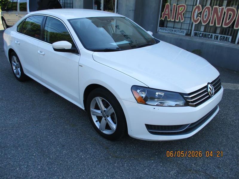 Volkswagen Passat 1.8T S AT 2014