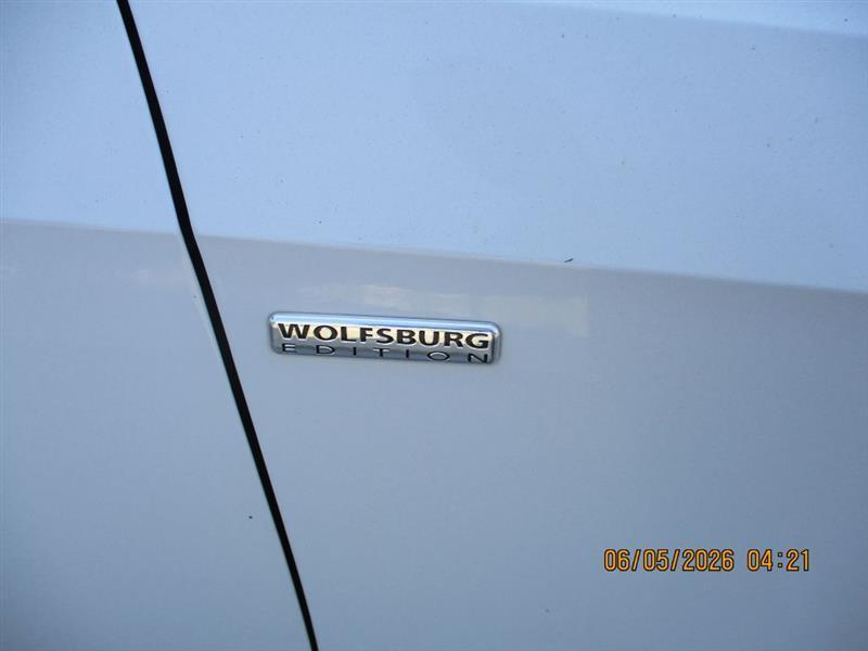 Volkswagen Passat 1.8T S AT 2014