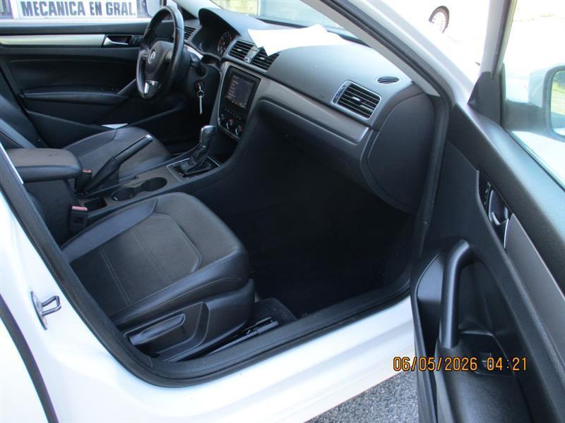 Volkswagen Passat 1.8T S AT 2014