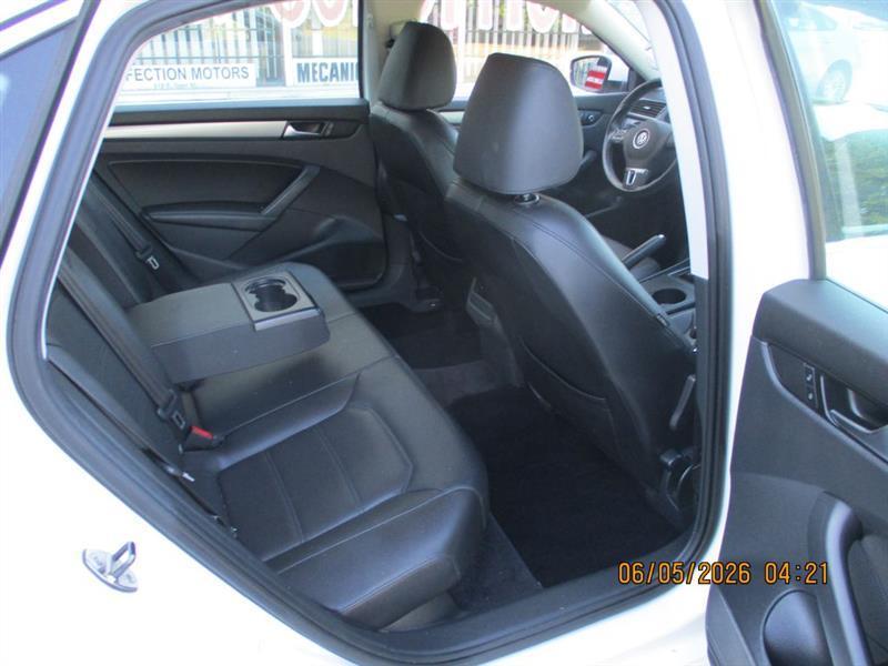 Volkswagen Passat 1.8T S AT 2014