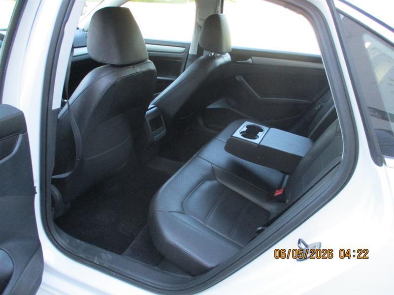 Volkswagen Passat 1.8T S AT 2014