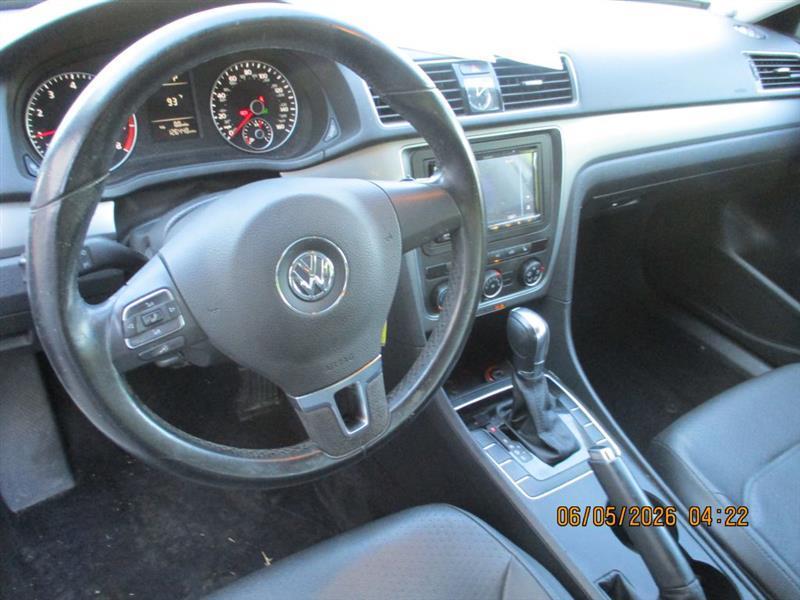 Volkswagen Passat 1.8T S AT 2014