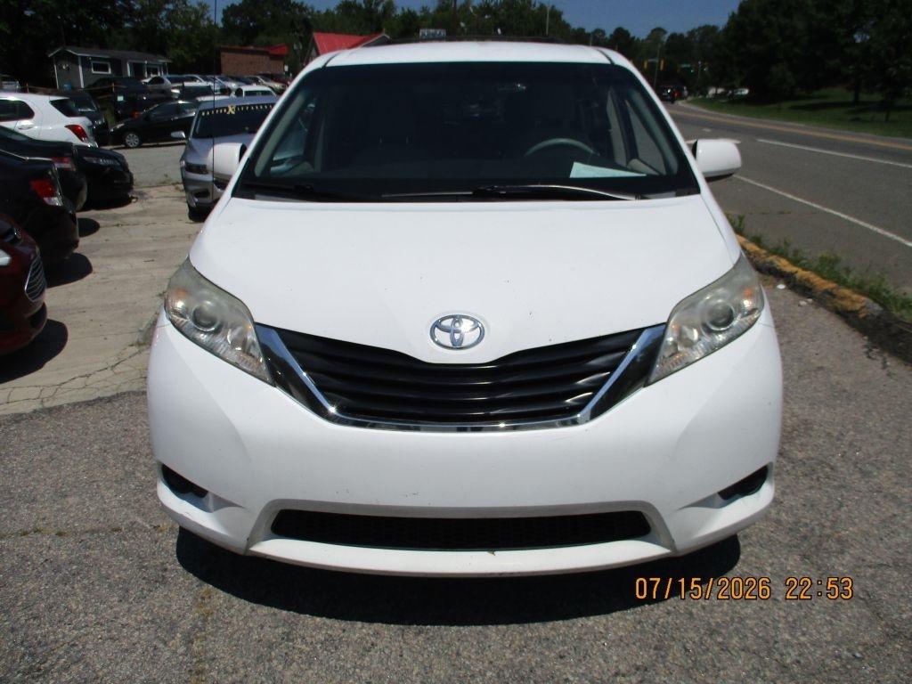 2011 Toyota Sienna LE 8-Pass V6