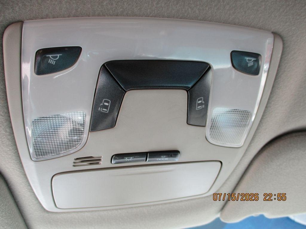 Toyota Sienna LE 8-Pass V6 2011
