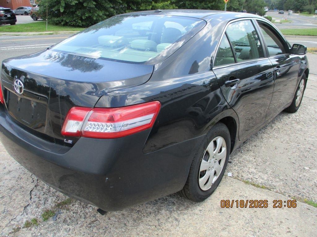 Toyota Camry Base 6-Spd AT 2011