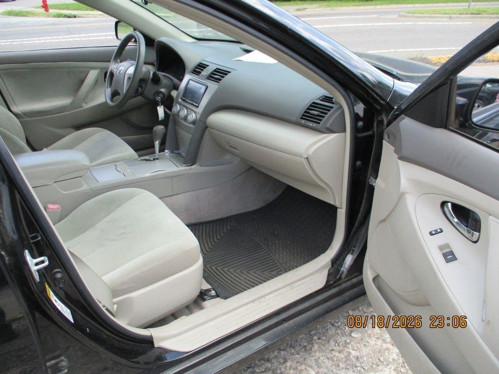 Toyota Camry Base 6-Spd AT 2011