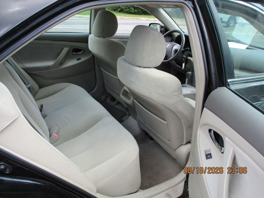 Toyota Camry Base 6-Spd AT 2011