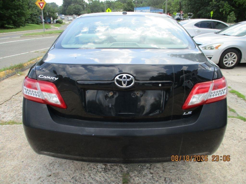 Toyota Camry Base 6-Spd AT 2011