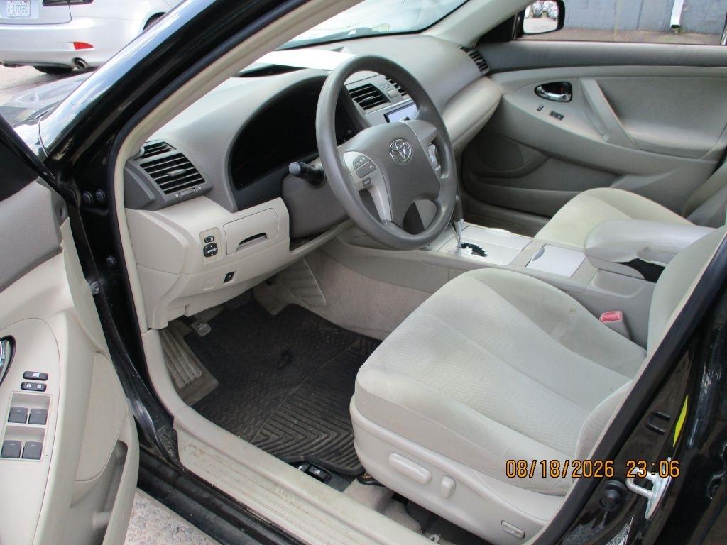 Toyota Camry Base 6-Spd AT 2011