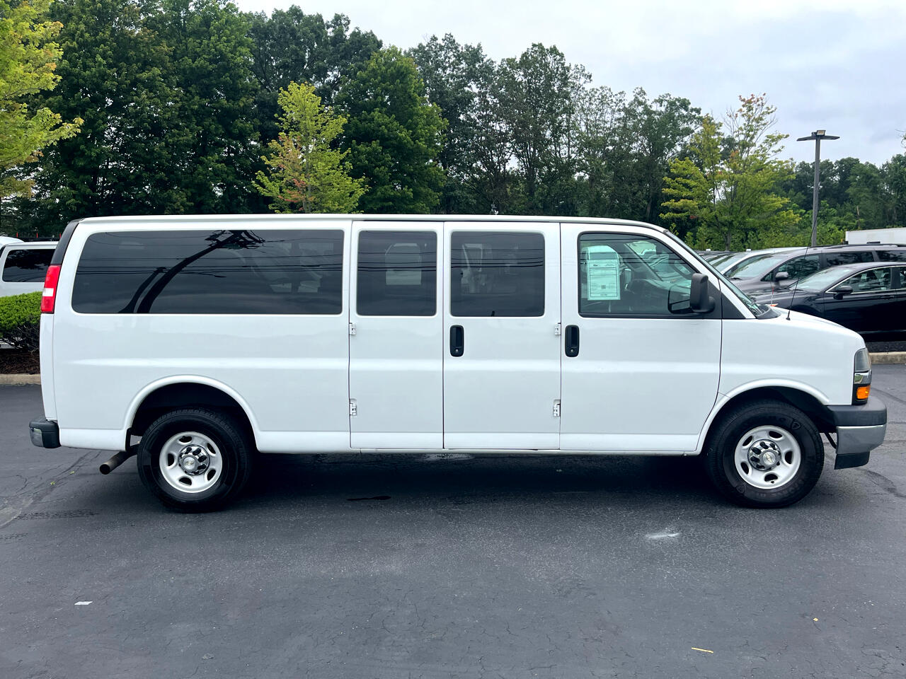 Chevrolet Express Passenger RWD 3500 155" LT 2020