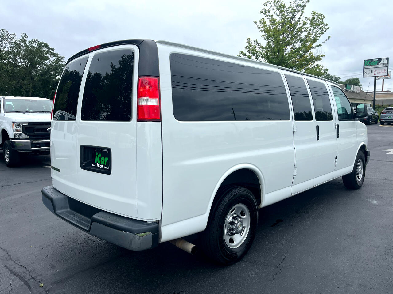 Chevrolet Express Passenger RWD 3500 155" LT 2020