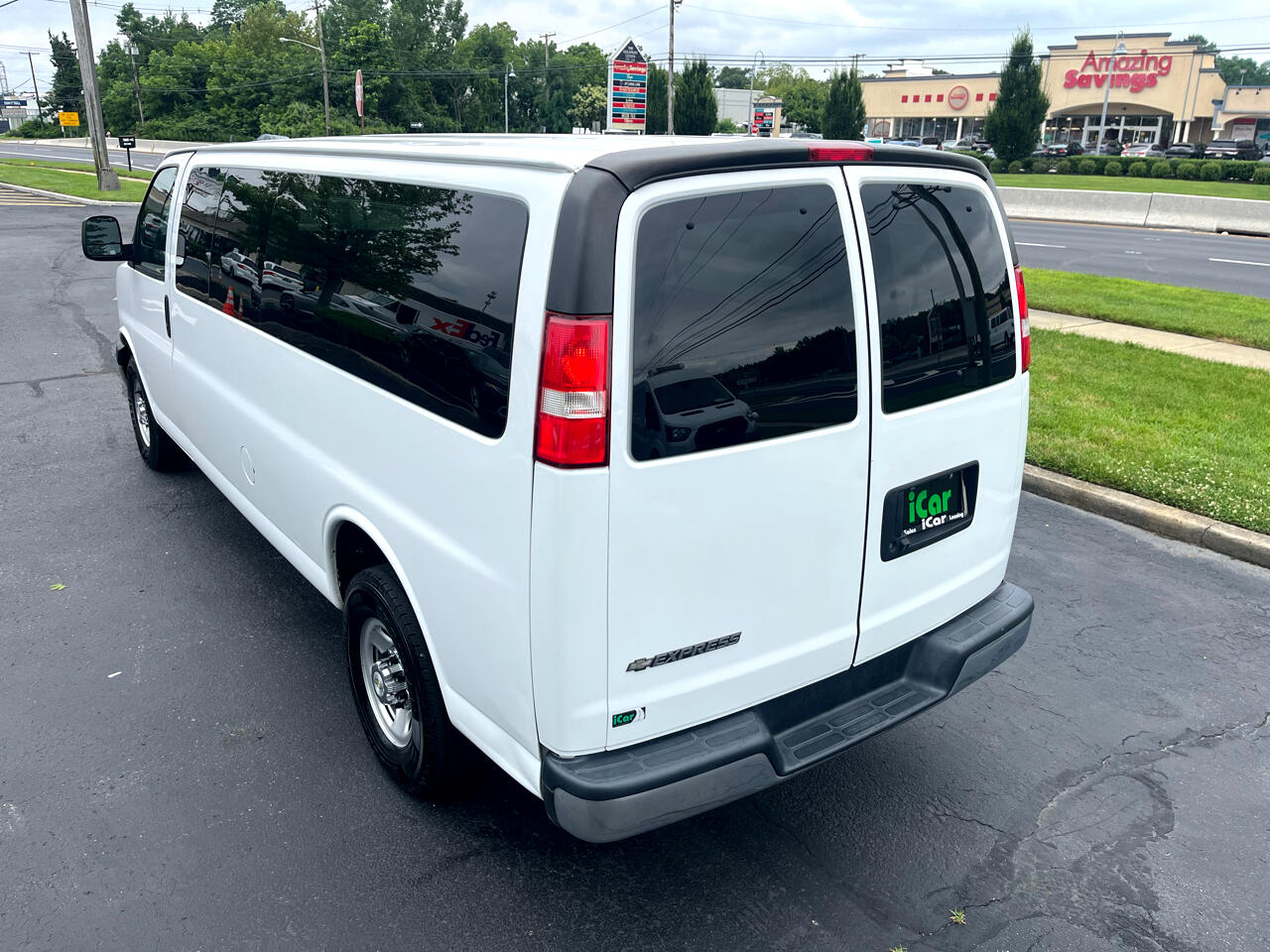 Chevrolet Express Passenger RWD 3500 155" LT 2020