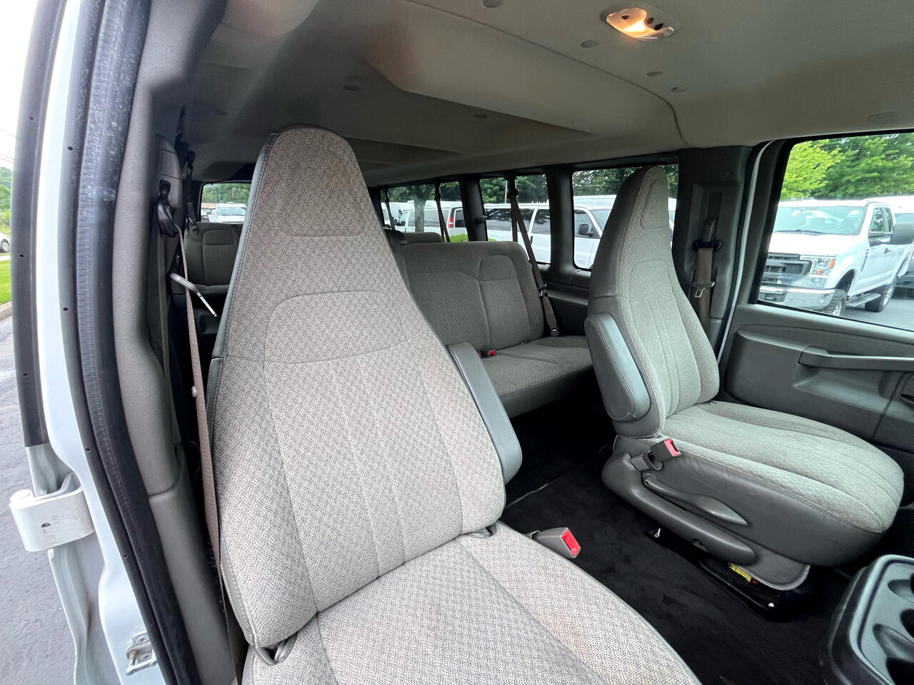 Chevrolet Express Passenger RWD 3500 155" LT 2020