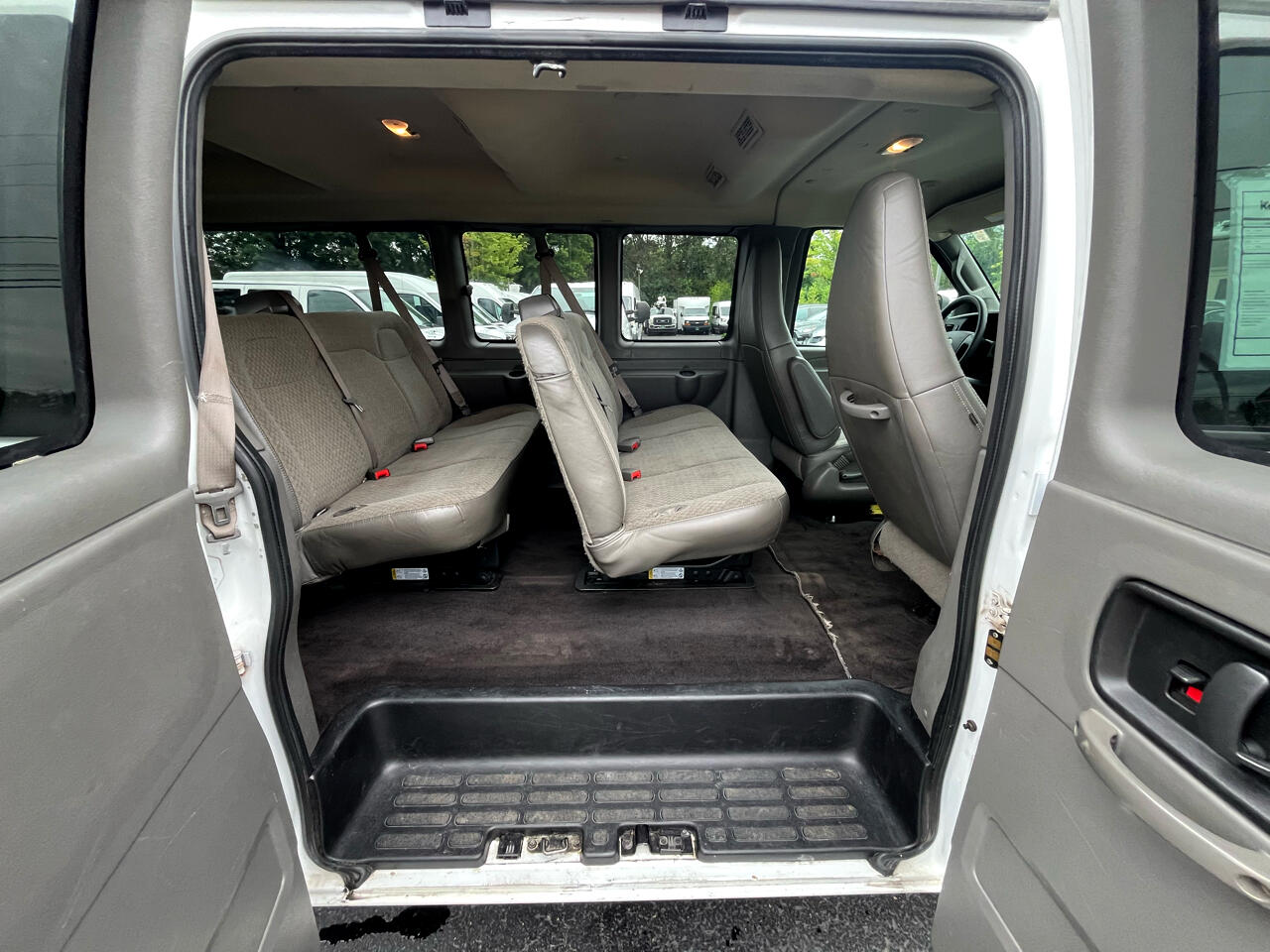 Chevrolet Express Passenger RWD 3500 155" LT 2020