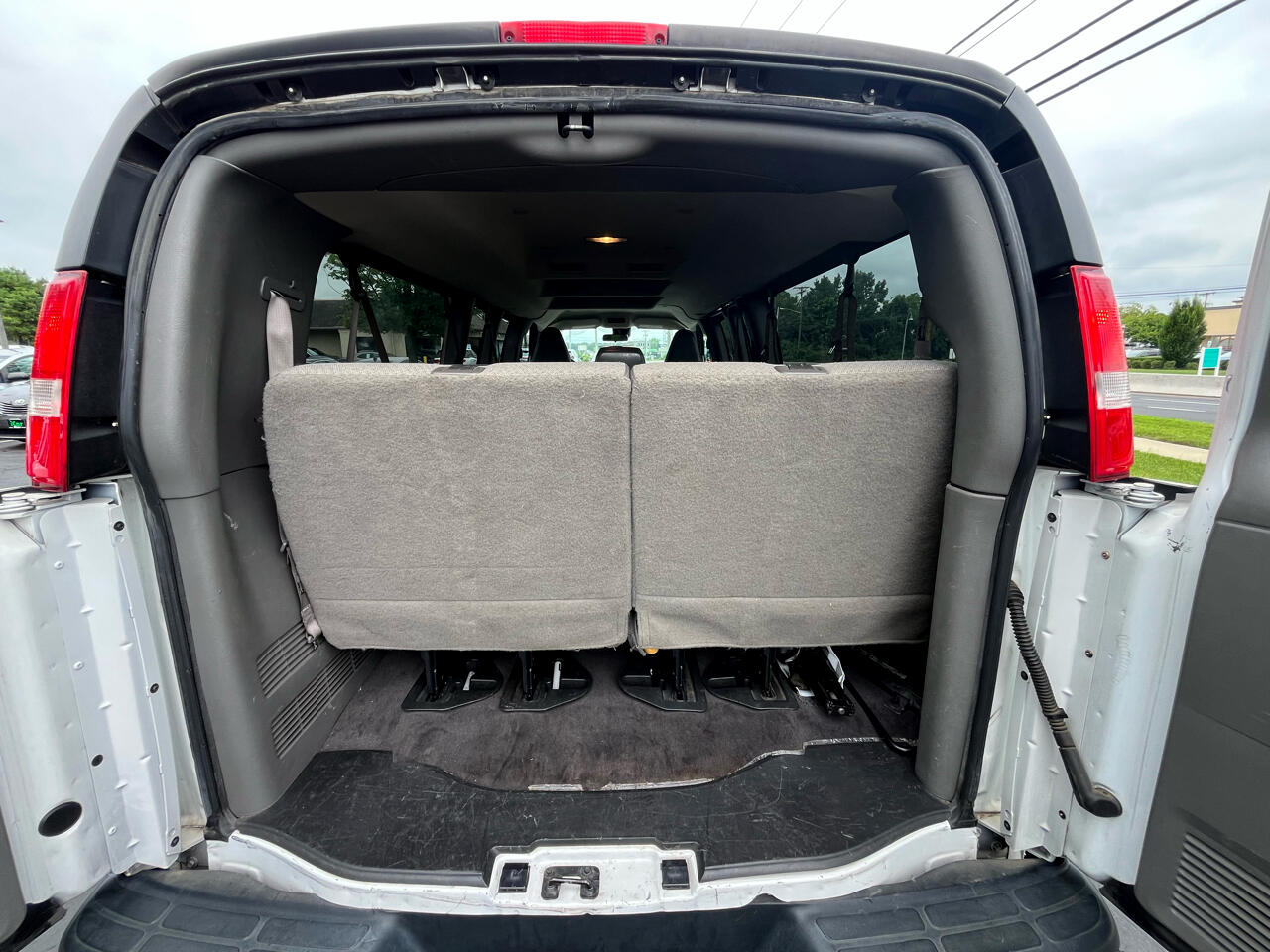 Chevrolet Express Passenger RWD 3500 155" LT 2020