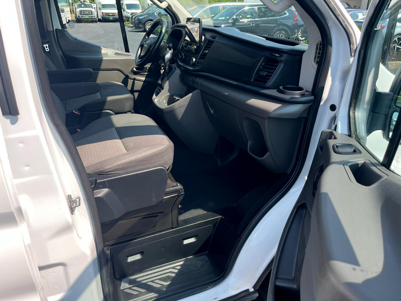 Ford Transit Passenger Wagon T-350 148" Low Roof XLT RWD 2021