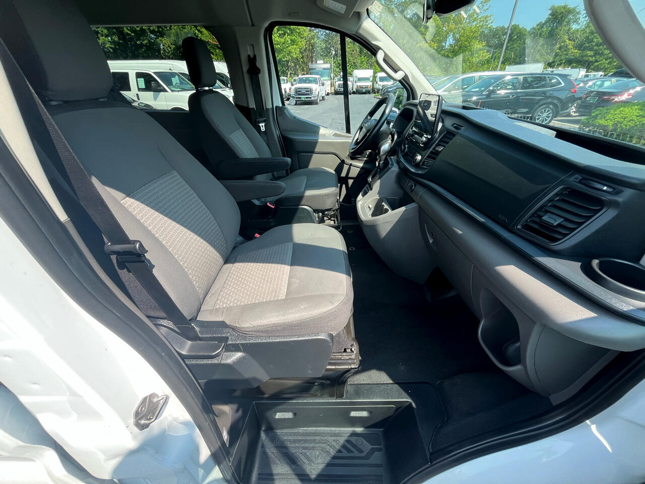 Ford Transit Passenger Wagon T-350 148" Low Roof XLT RWD 2021