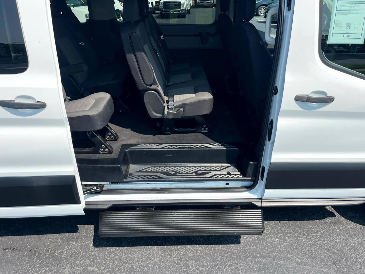 Ford Transit Passenger Wagon T-350 148" Low Roof XLT RWD 2021