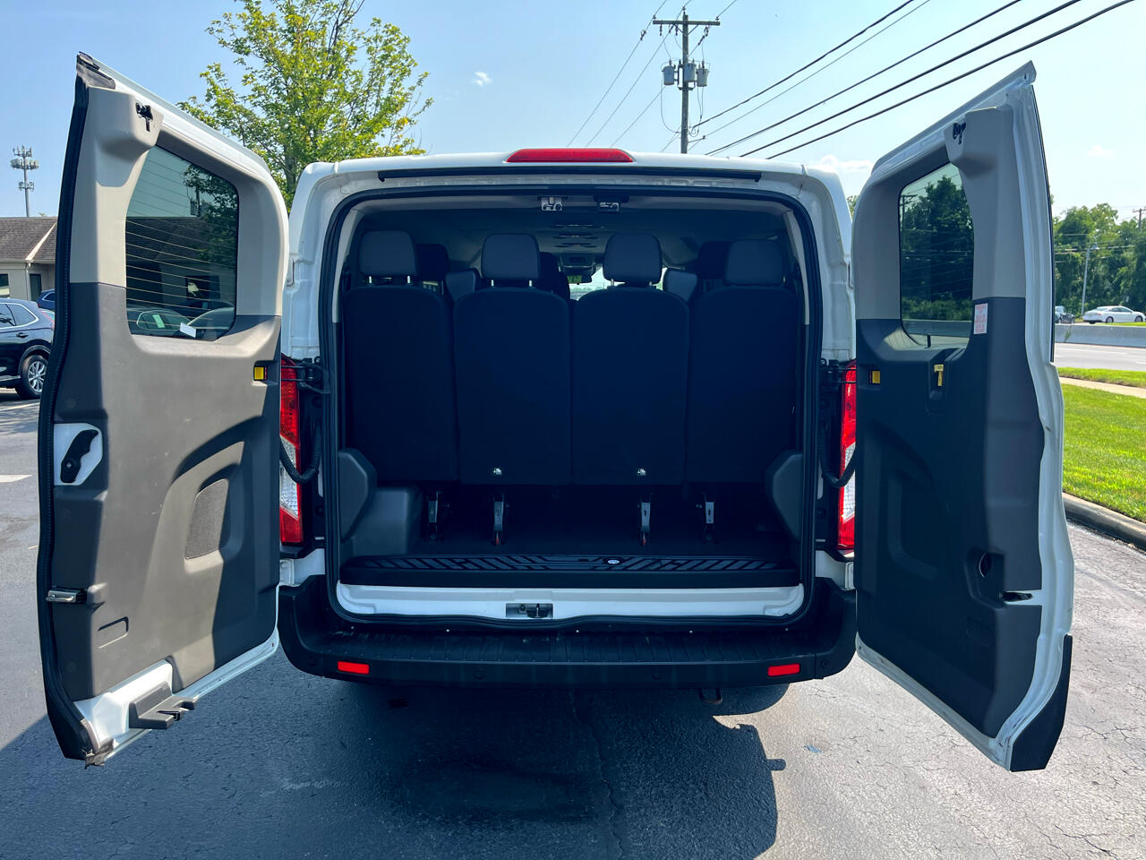 Ford Transit Passenger Wagon T-350 148" Low Roof XLT RWD 2021