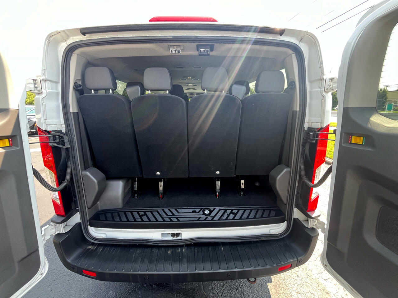 Ford Transit Passenger Wagon T-350 148" Low Roof XLT RWD 2021