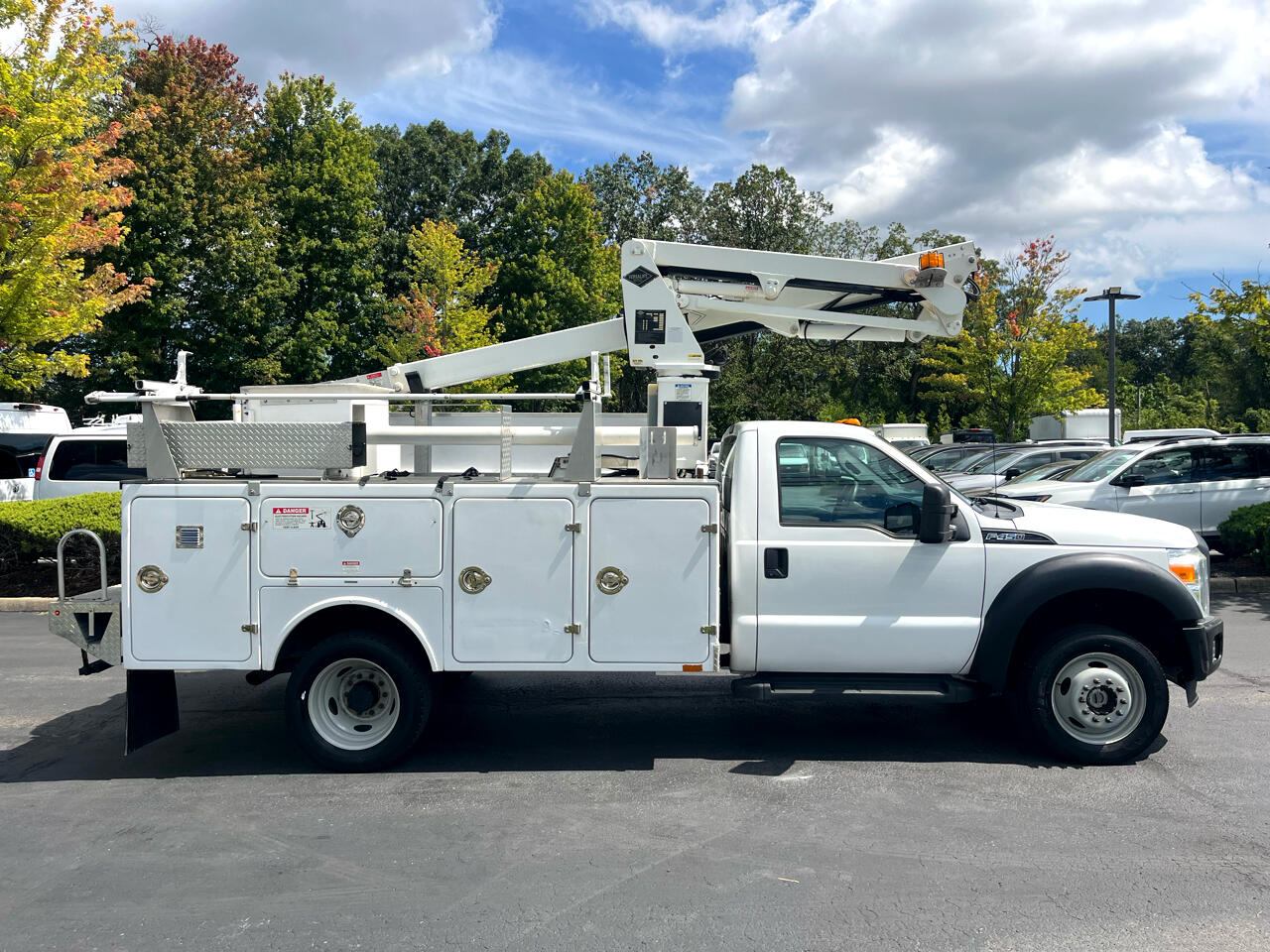 Ford Super Duty F-450 DRW 4WD Reg Cab 165" WB 84" CA XL 2016