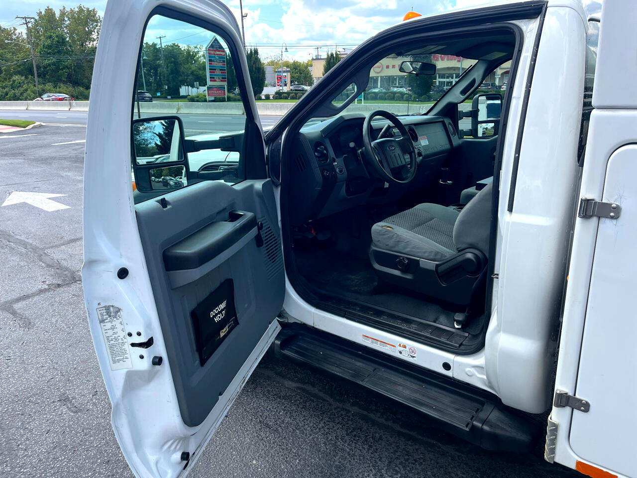 Ford Super Duty F-450 DRW 4WD Reg Cab 165" WB 84" CA XL 2016