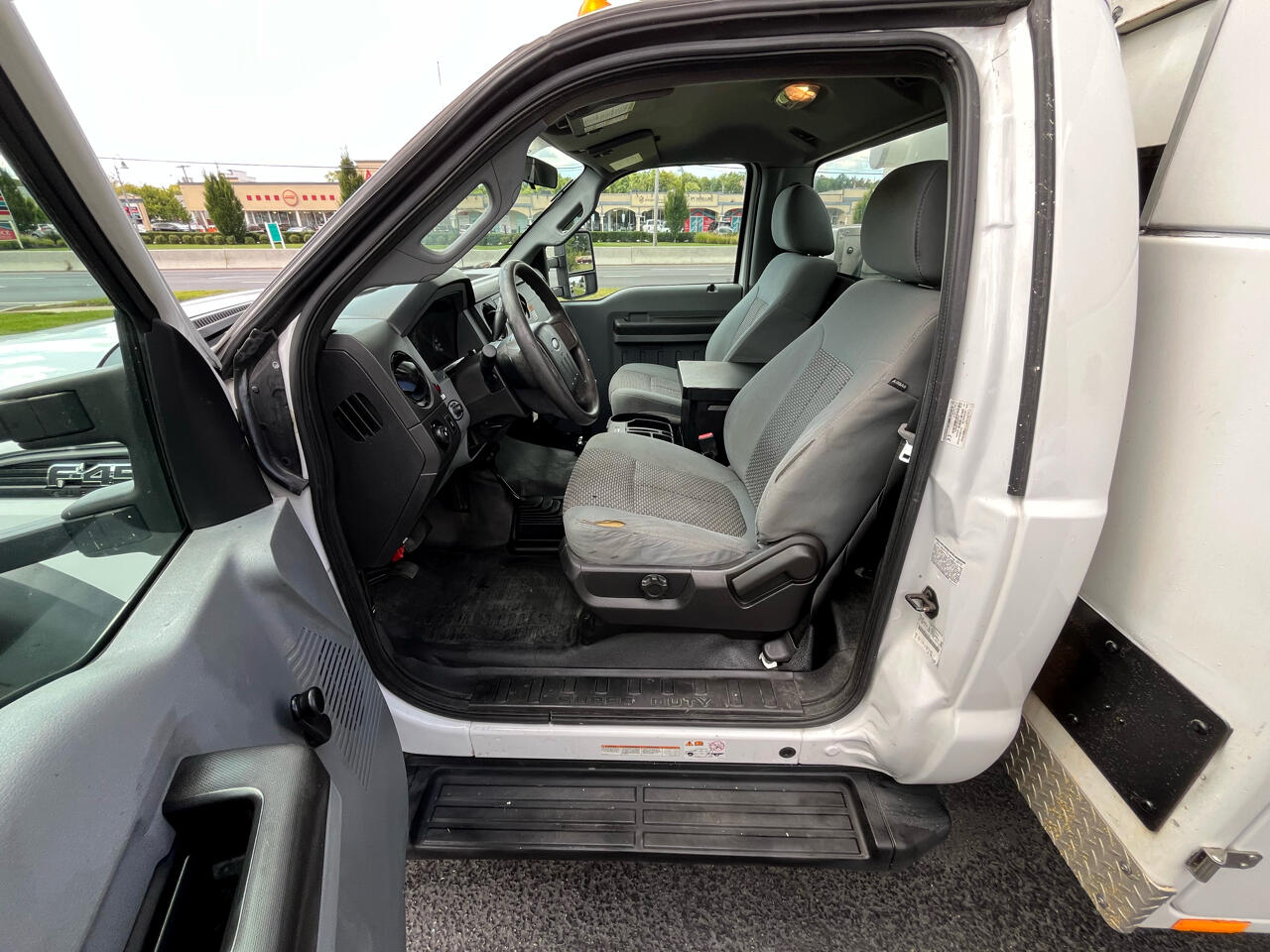 Ford Super Duty F-450 DRW 4WD Reg Cab 165" WB 84" CA XL 2016