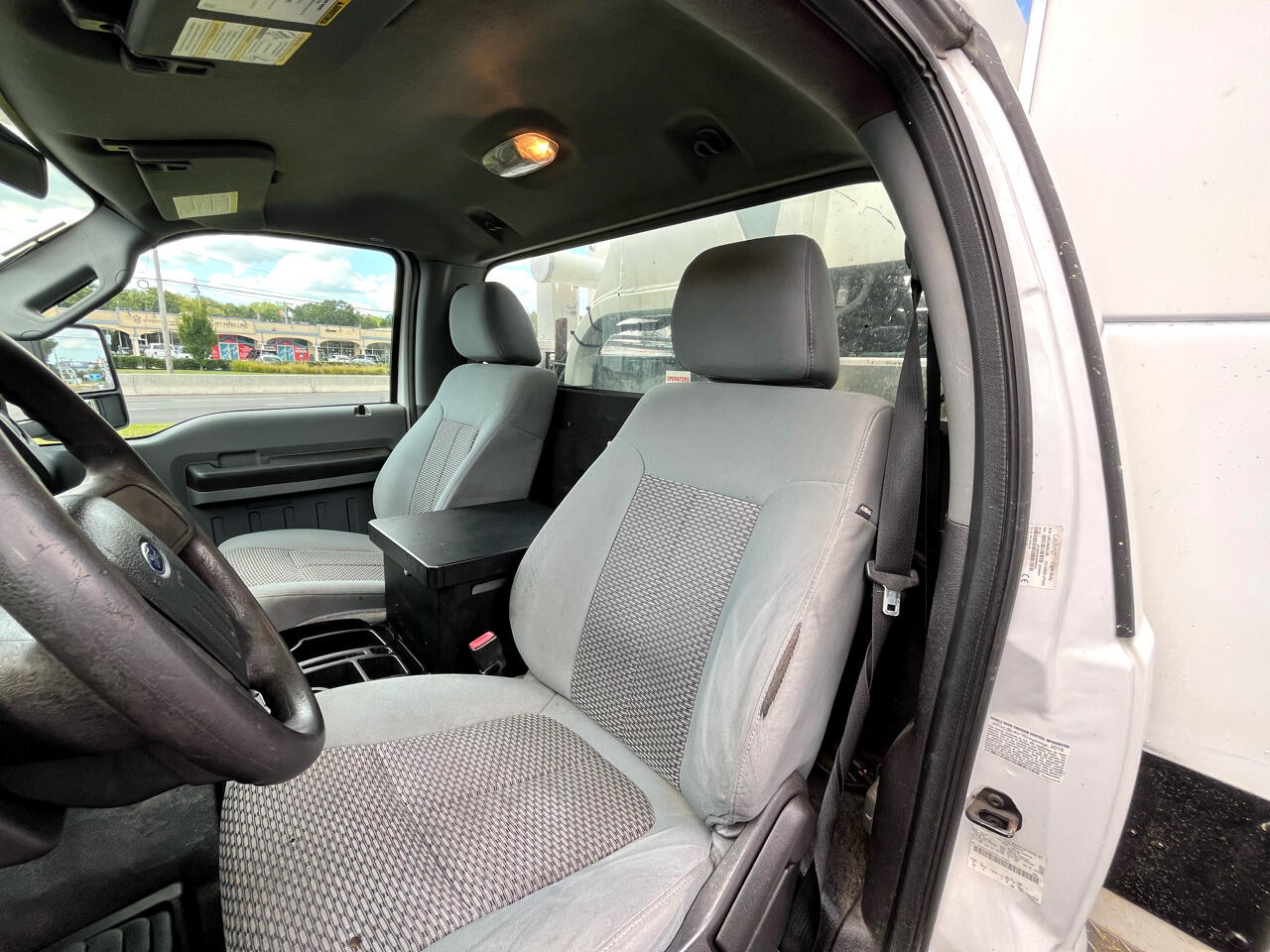 Ford Super Duty F-450 DRW 4WD Reg Cab 165" WB 84" CA XL 2016