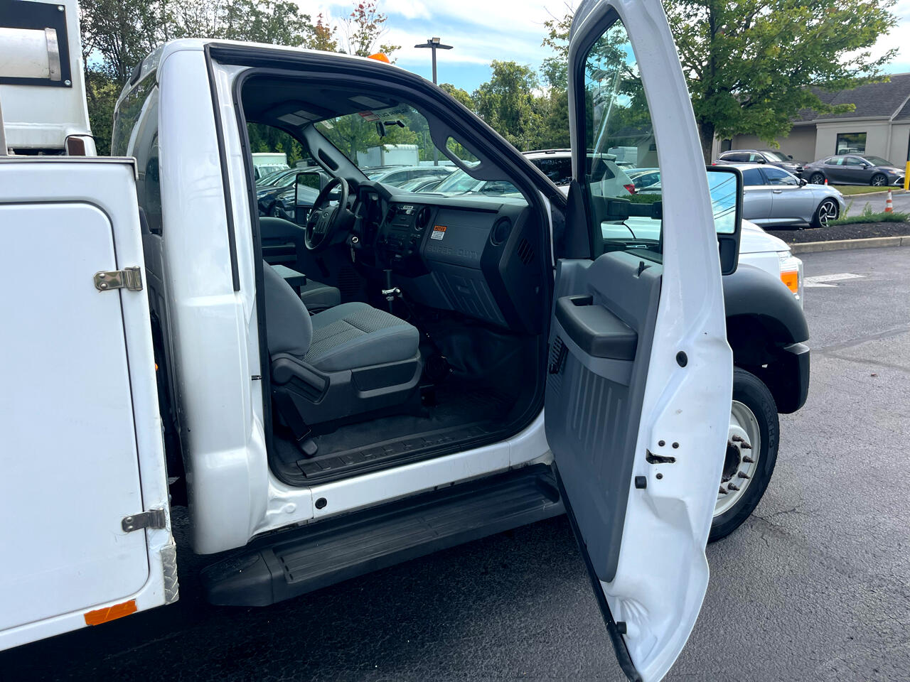 Ford Super Duty F-450 DRW 4WD Reg Cab 165" WB 84" CA XL 2016