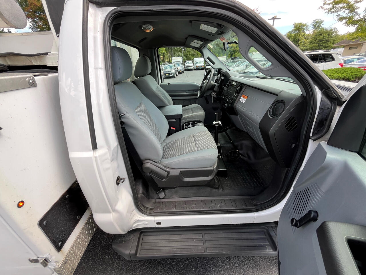 Ford Super Duty F-450 DRW 4WD Reg Cab 165" WB 84" CA XL 2016