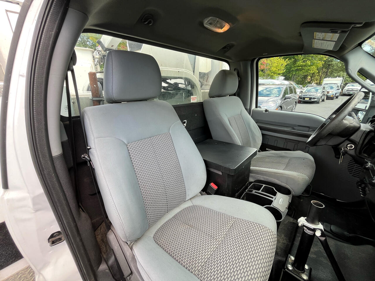 Ford Super Duty F-450 DRW 4WD Reg Cab 165" WB 84" CA XL 2016