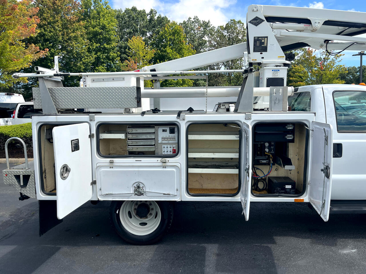 Ford Super Duty F-450 DRW 4WD Reg Cab 165" WB 84" CA XL 2016