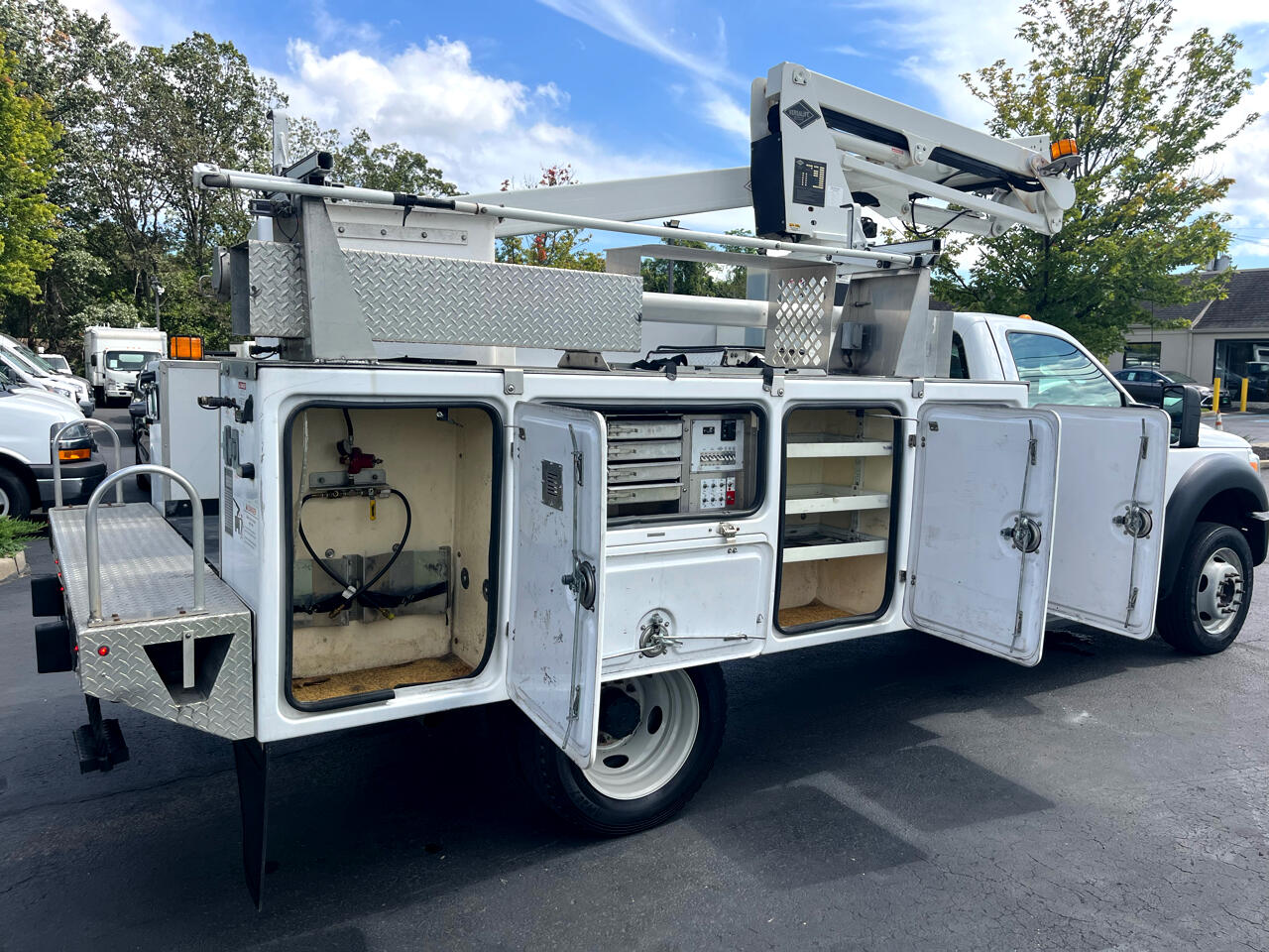 Ford Super Duty F-450 DRW 4WD Reg Cab 165" WB 84" CA XL 2016