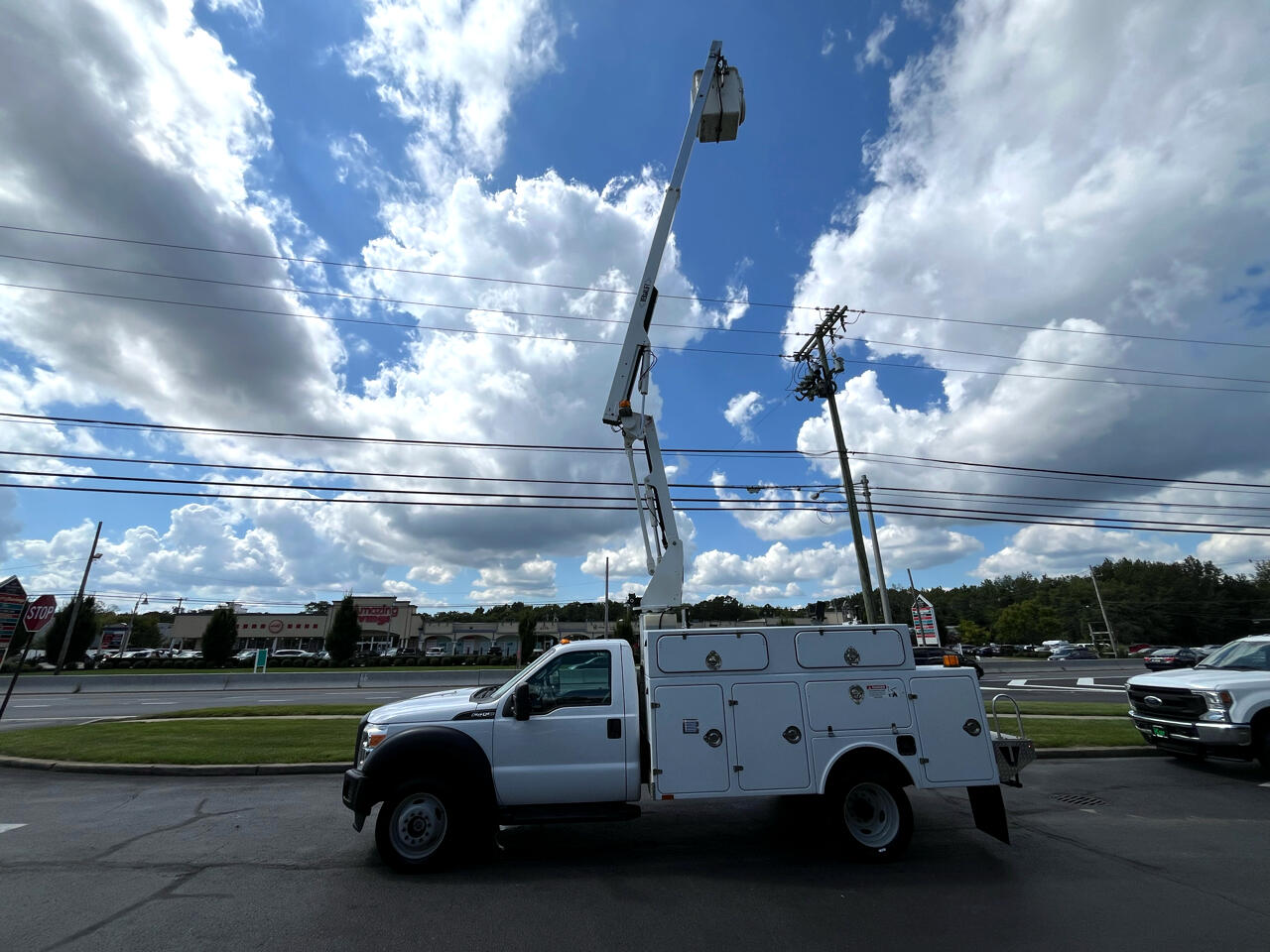 Ford Super Duty F-450 DRW 4WD Reg Cab 165" WB 84" CA XL 2016
