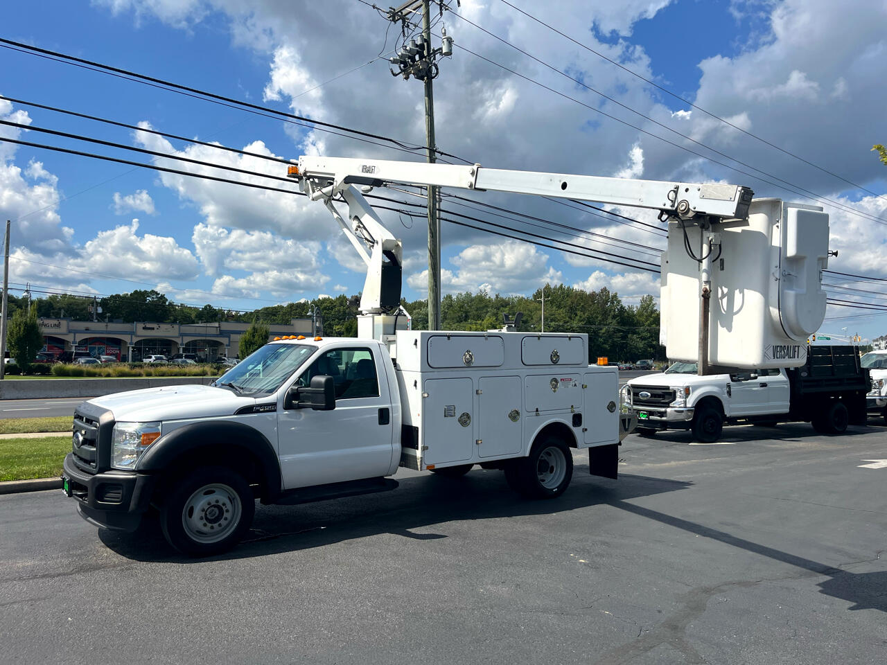 Ford Super Duty F-450 DRW 4WD Reg Cab 165" WB 84" CA XL 2016