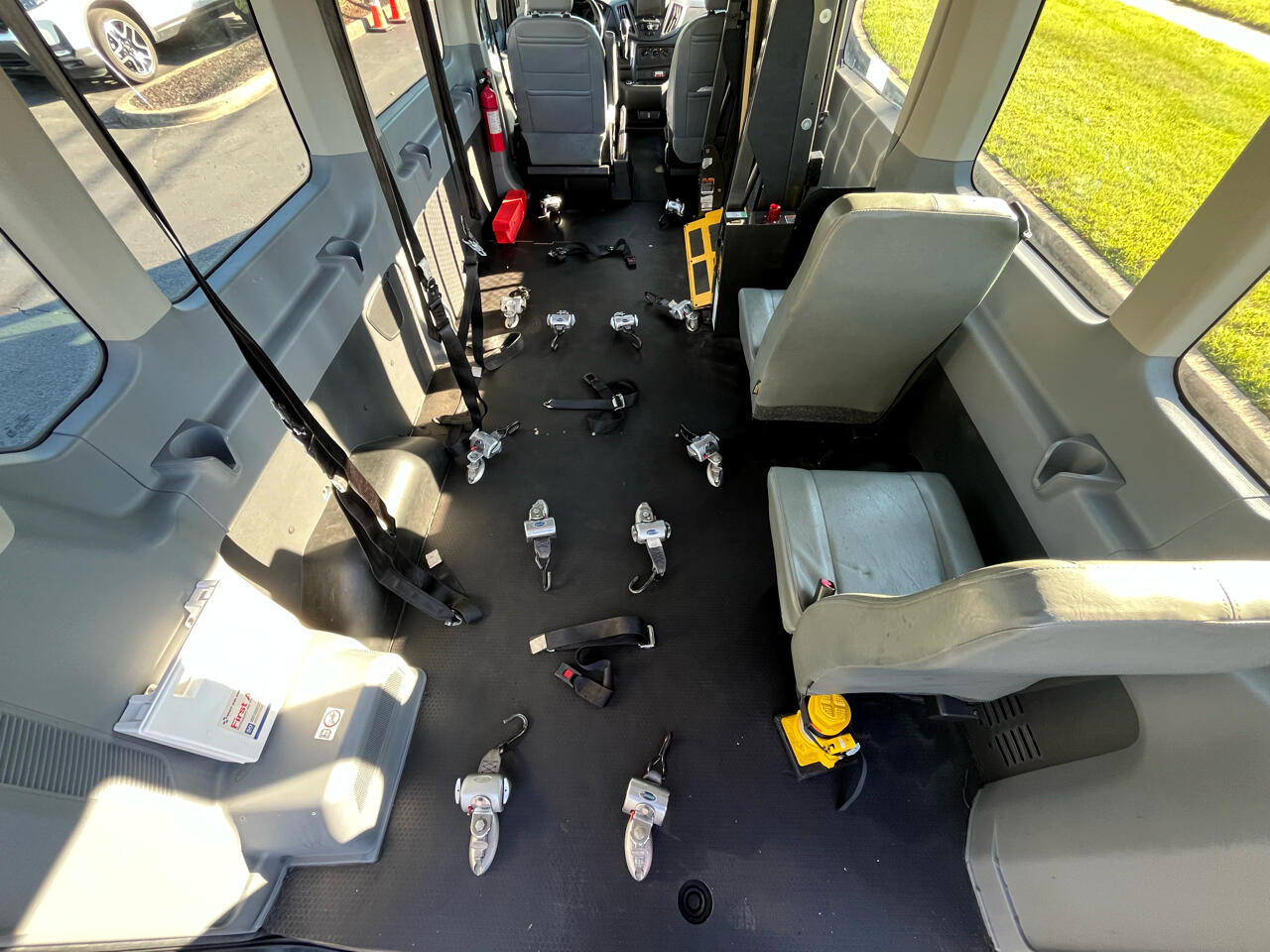 Ford Transit Wagon T-350 148" Med Roof XL Sliding RH Dr 2017