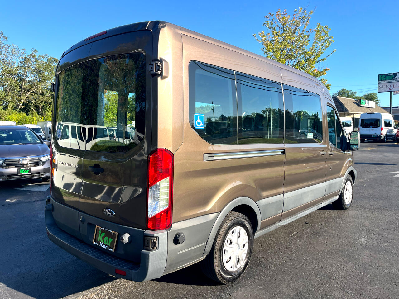 Ford Transit Wagon T-350 148" Med Roof XL Sliding RH Dr 2017